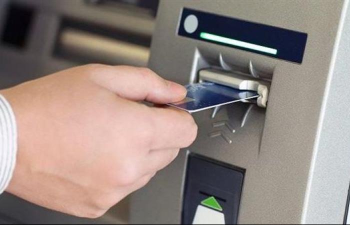 لو ماكينة الـATM سحبت الفيزا تعمل إيه؟