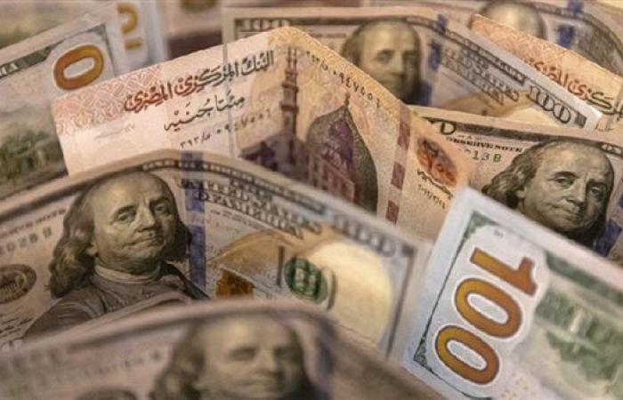 سعر الدولار الأمريكي صباح اليوم الجمعة في ماكينات الصرف الآلي