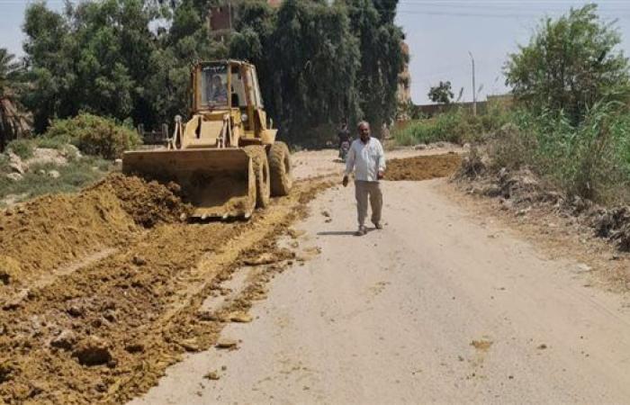 تمهيد وتسوية الطرق بقرى مركز إطسا في الفيوم