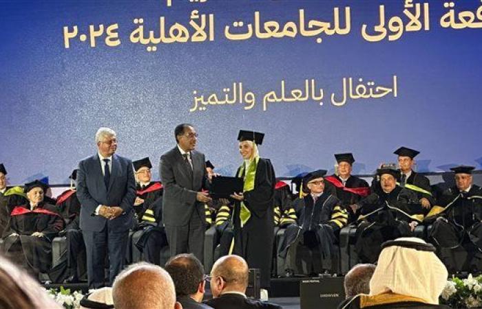 رئيس الوزراء يشهد حفل تخريج الدفعة الأولى من طلاب الجامعات الأهلية المصرية