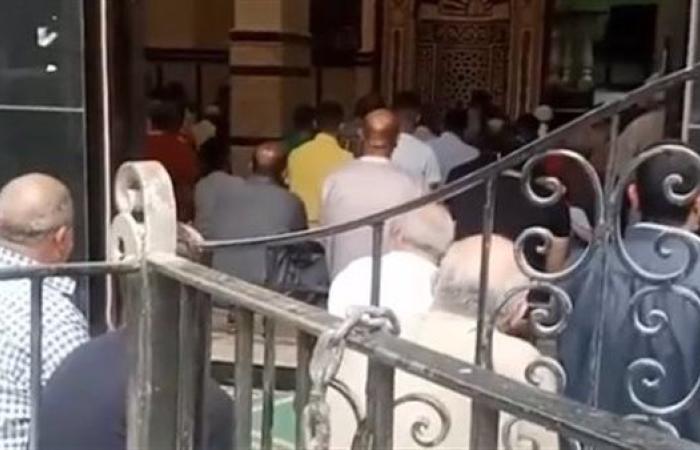 "بارك الله فيك طلقت كل سكان ماونتن فيو".. شيخ في خطبة الجمعة يعنف شخص أمام جميع المصلين