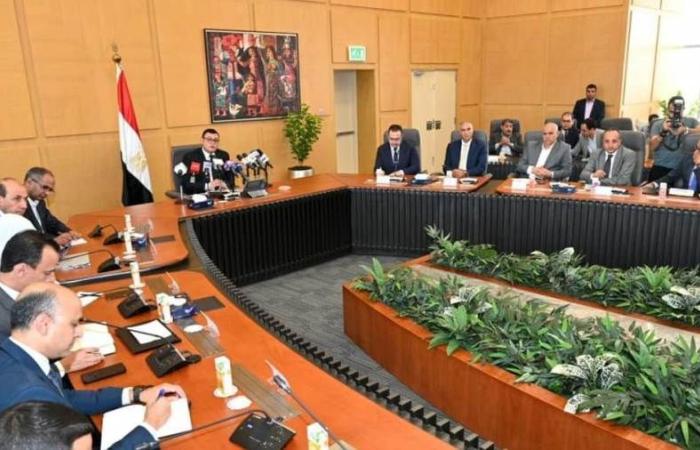 وزير الإسكان: التعامل مع المستثمرين المصريين بالعملة المحلية وإتاحة الفرص للشراكات المصرية الأجنبية بالدولار