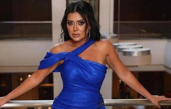 إطلالة جريئة للفنانة رانيا يوسف