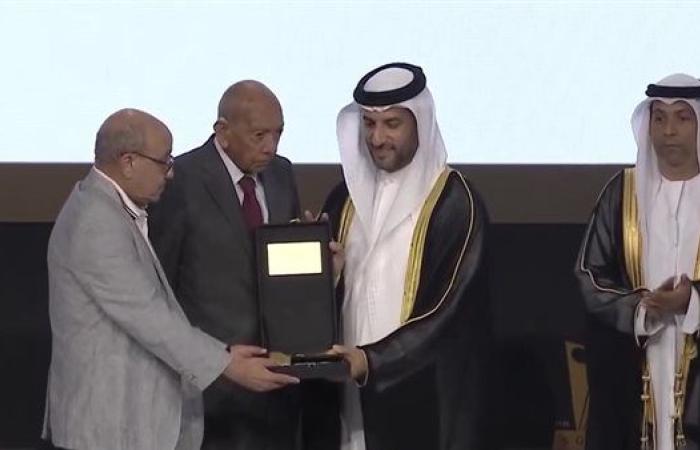 المنتدى الدولي بالشارقة يكرم الدكتور محمد غنيم رائد جراحات زراعة الكلى بجامعة المنصورة