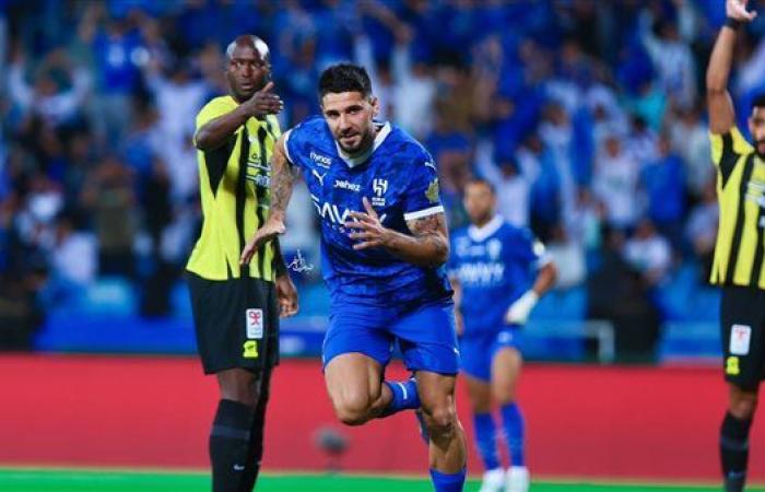 الهلال يضرب الاتحاد بثلاثية مثيرة في الشوط الأول بالكلاسيكو السعودي