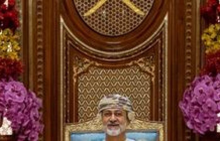 سلطان عُمان يترأسُ اجتماع مجلس الوزراء بصلالة